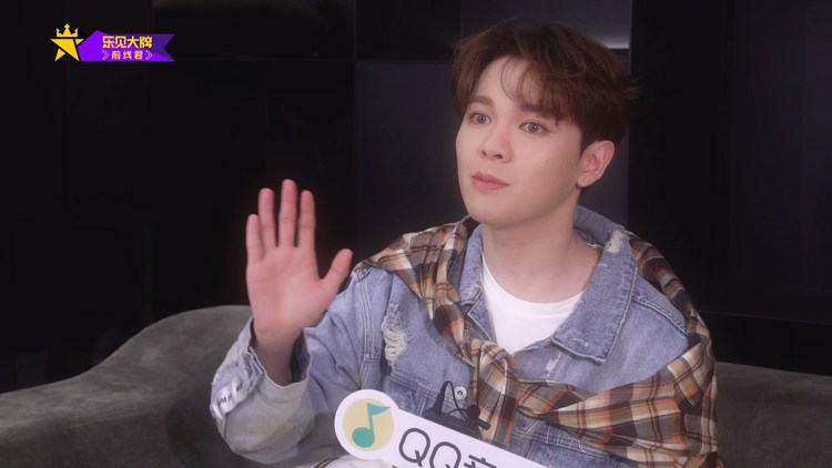 尤长靖天天向上现场演绎《昨日青空》,喜欢在舞台上游刃有余的他