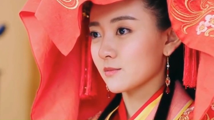 等什么君《误红妆》完整版mv 不愧是占据抖音榜一的歌曲