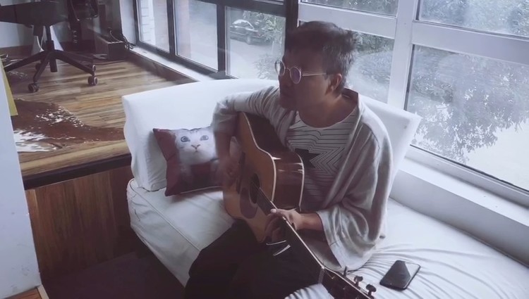 - 比原调高半音的《妄越》果然更适合自己