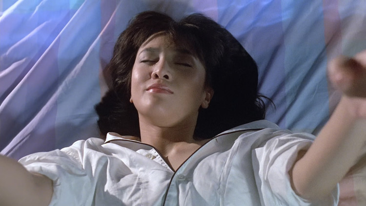 - 情侣搬进豪华别墅,女友竟变得异常贤惠,睡觉时却喊了别人名字!