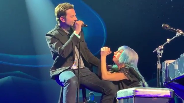  - Lady Gaga 与 Bradley Cooper 首次公演电影《一个明星的诞生》主题曲《Shallow》，瞬间回忆杀！