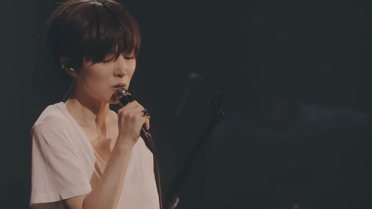 椎名林檎《人生は梦だらけ》演唱会现场,舞台既优雅又震撼,令人着迷