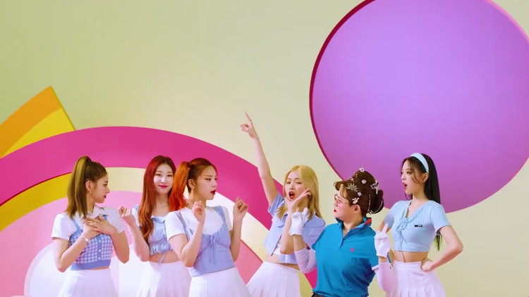 - 二姨金多菲 & ITZY《Ice Break》MV