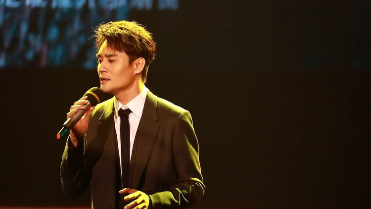 凯凯王现场大唱《大江大河》为新剧做推广,这低音炮帅翻全场!