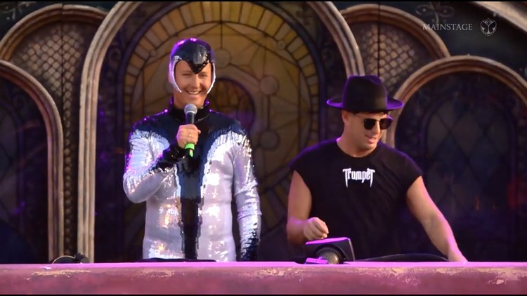 俄罗斯国宝级歌手,维塔斯现场演唱《歌剧2》,至今无人超越!