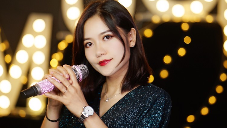  - 小姐姐一首英文版的《来自天堂的魔鬼》，非常带感#初夏微醺#