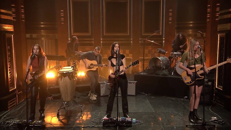  - 摇滚三姐妹HAIM最新现场演唱新歌