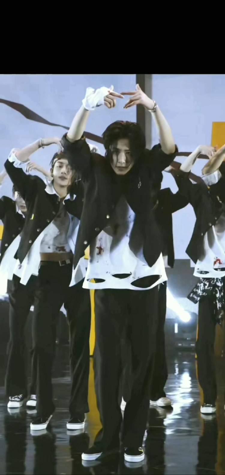 刘耀文cover《英雄;kick it》直拍