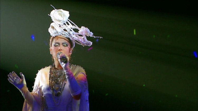 卫兰- 杂技 (live)