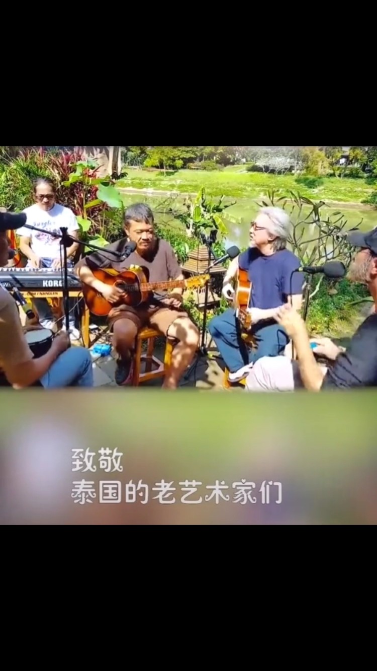  - 一句也听不懂，却每一句都迷恋。