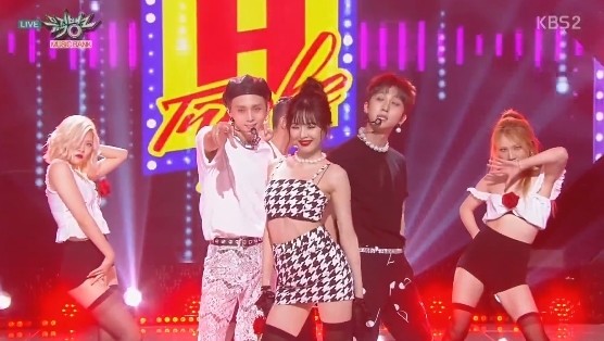  - 【回顾】两年前的今天(180727)，TripleH带来<Retro Future>