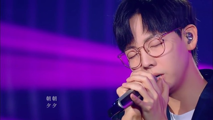 胡夏深情演唱《花期》,非常适合深夜带着耳机仔细聆听