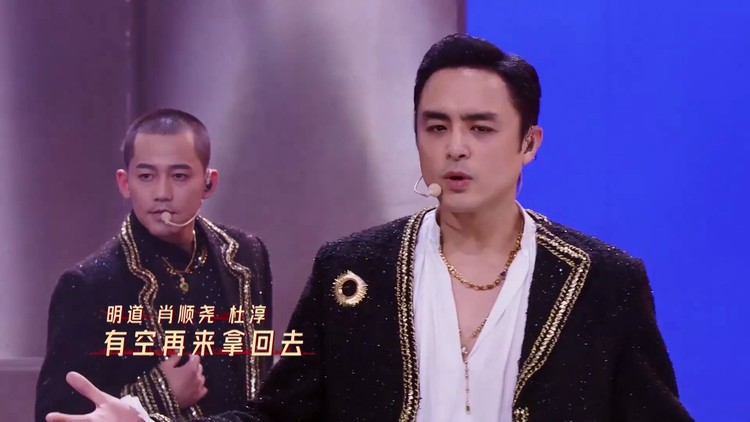 追光吧哥哥,烧饼在台下跳完了整支舞《我可以抱你吗》为饼哥点赞