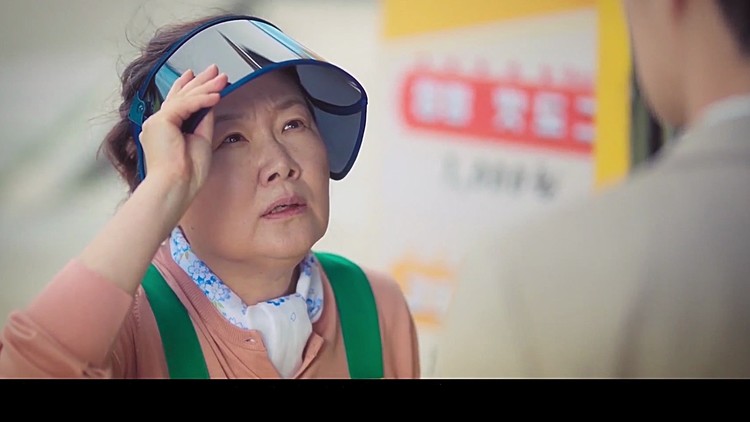 - 陌生人的善意常常可以治愈伤痛奶奶真的太暖心了