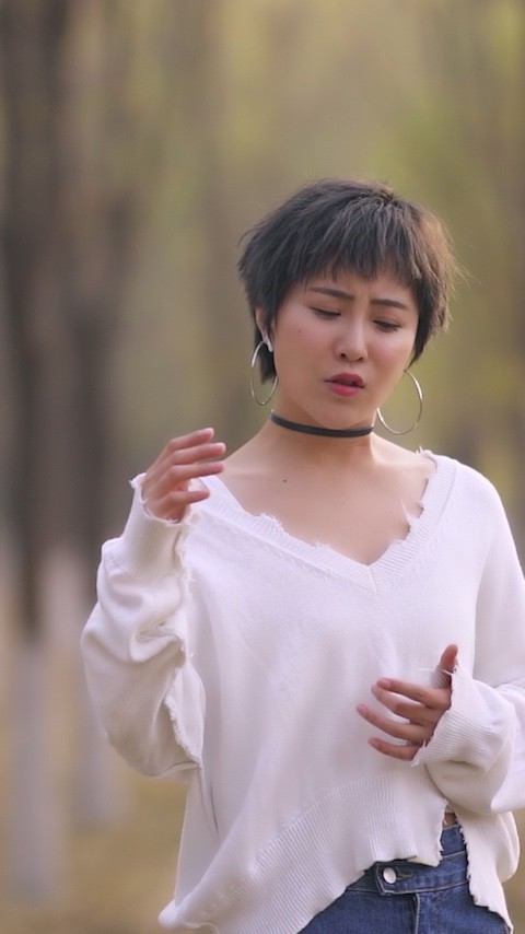 阿楚姑娘 翻唱版  很喜欢的一首歌,才发现可以发动态,我从今天开始