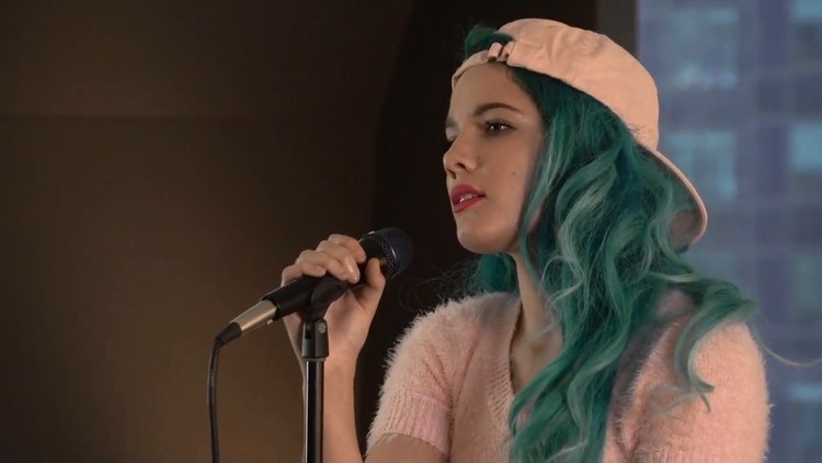 经典现场:2015年,halsey演唱成名曲"ghost"!蓝发真的好美