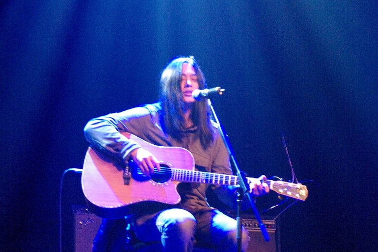 90年代末,白羽组了乐队,开始了表演生涯,之后有过北漂四年的无助,有过