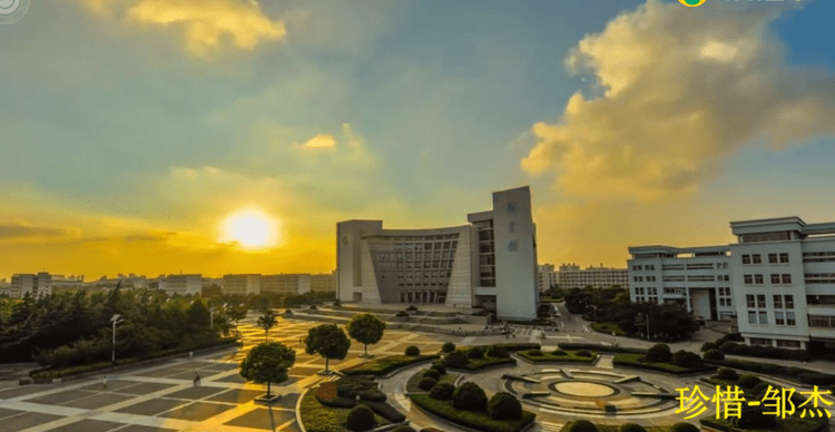  - 一首简单又好听的校园歌曲《珍惜》，打动了无数学妹的心。