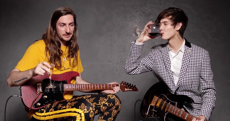  - Polyphia两位吉他手来为自己的签名款吉他商业互吹