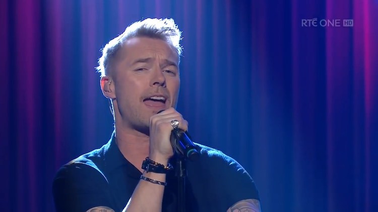  - 回忆杀！爱尔兰天团Boyzone最新现场演唱昔日冠单《Love Me For A Reason》！Ronan简直逆生长啊~