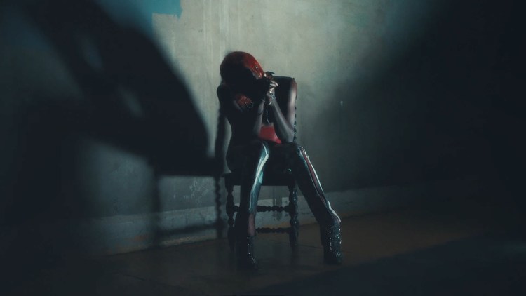 - Yves Tumor 分享最新的音乐录影带 《Lifetime》!