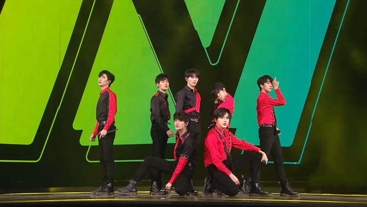 星光大赏:时代少年团表演《要你管》燃炸全场,动作卡点带感!