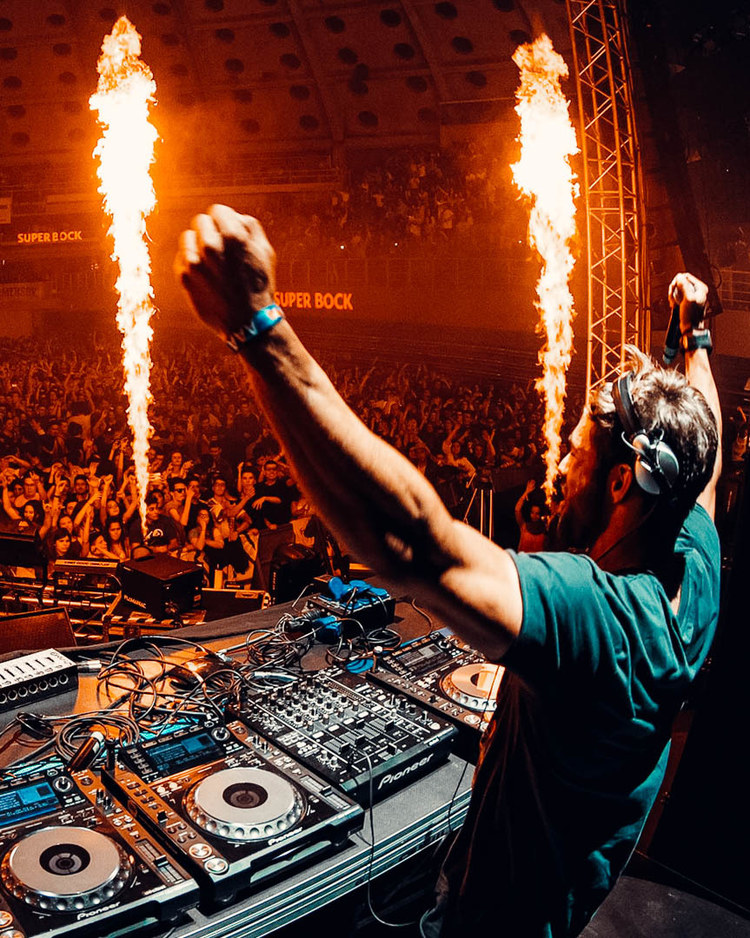  - KURA联手Nevlin和Kris Kiss新单 'Poetry In Motion' 在昨天上线