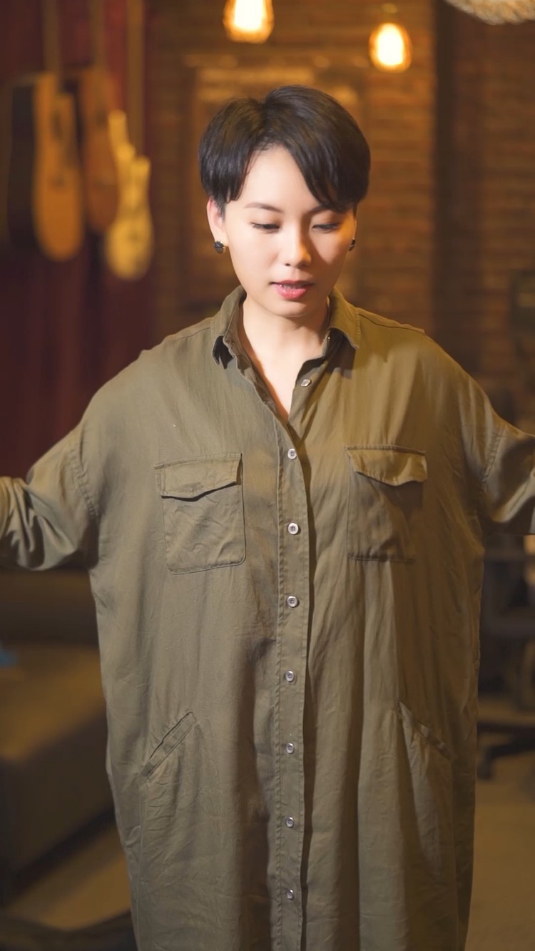 英崽深情翻唱《尘土》,你孤独的世界我踏不进去,只能用温情一直给予你