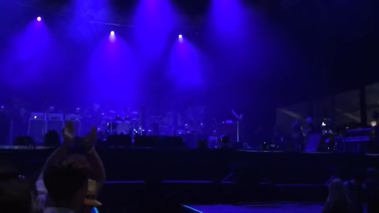  - Mad cool音乐节，殿堂级的摇滚乐队Pearl Jam现场，台下都是忠粉吧！