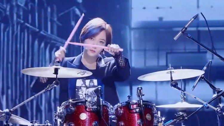 会打架子鼓的女星们关之琳魅力四射,王珞丹现场炫技霸气十足