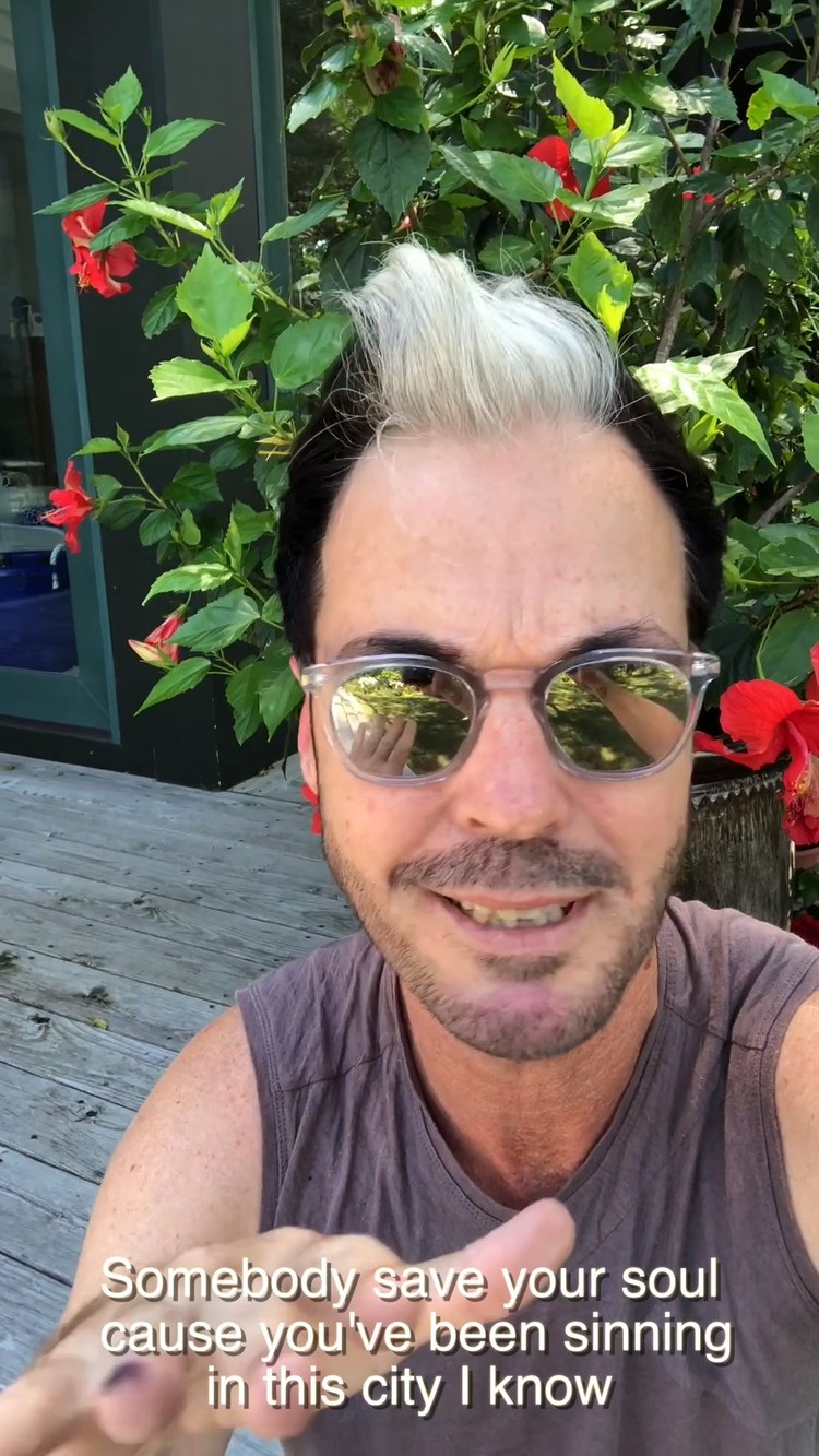 - 期待已久的 HandClap 终于来了!Fitz & the Tantrums自己都没有预料到这首歌曲可以在中国如此大热!