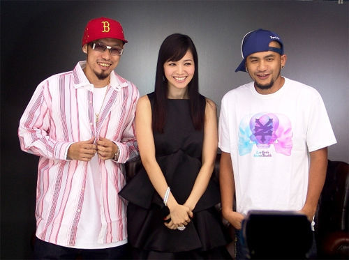 mc hotdog和被他点名贬损过的侯佩岑同台表演《我爱台妹》这样耐人