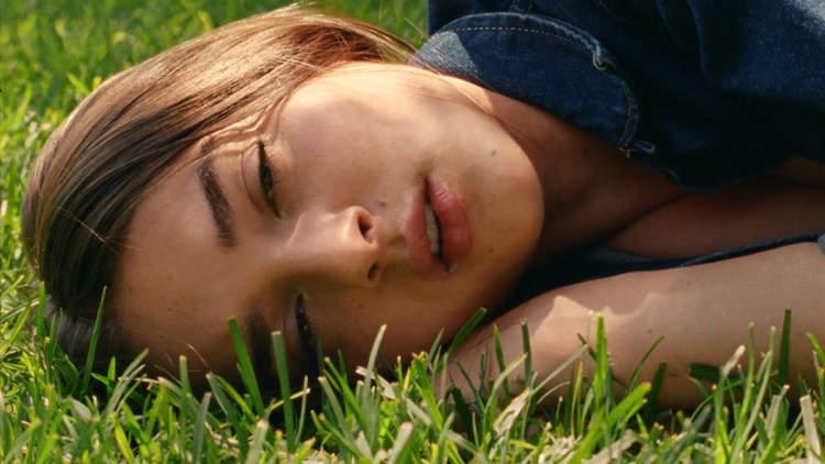 断眉女友charlotte lawrence新单《why do you love me》mv首播!