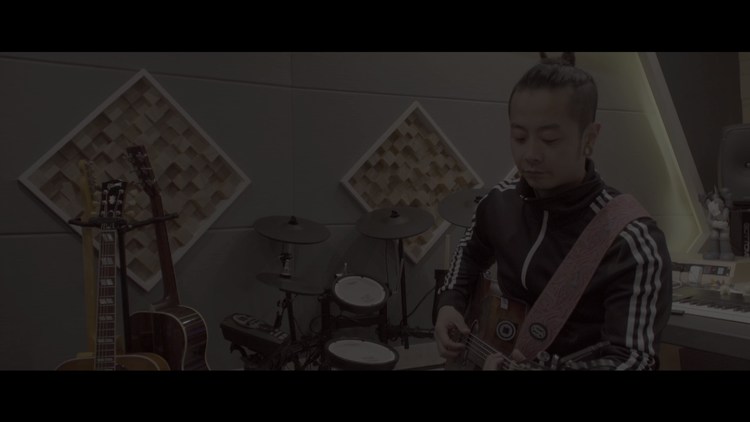  - 王晓天即兴弹唱《小宇》，磁性嗓音动人！