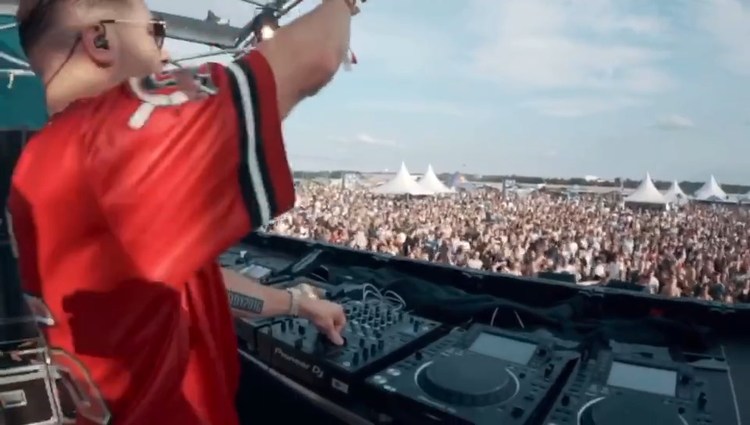  - 两首不同时期的全球年度最热单曲在现场炫技接歌！One More Time VS. Losing it - James Hype Mix