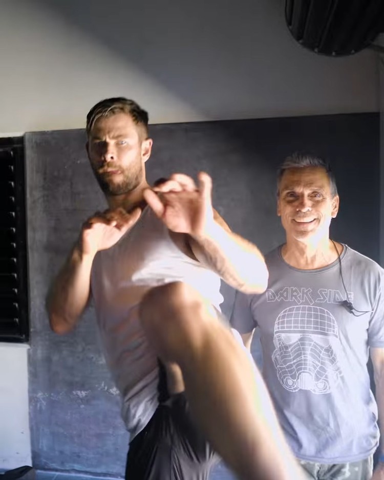  - 【猴姆独家】HOTHOTHOT！锤哥#Chris Hemsworth#最新Centr预告片！