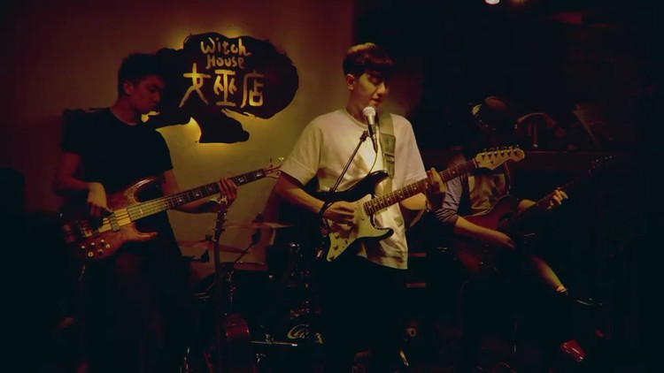  - 阳光帅气的李友廷，带来一首他的原创歌曲《Run on the Grassland》，跟着旋律不自觉抖起腿来！