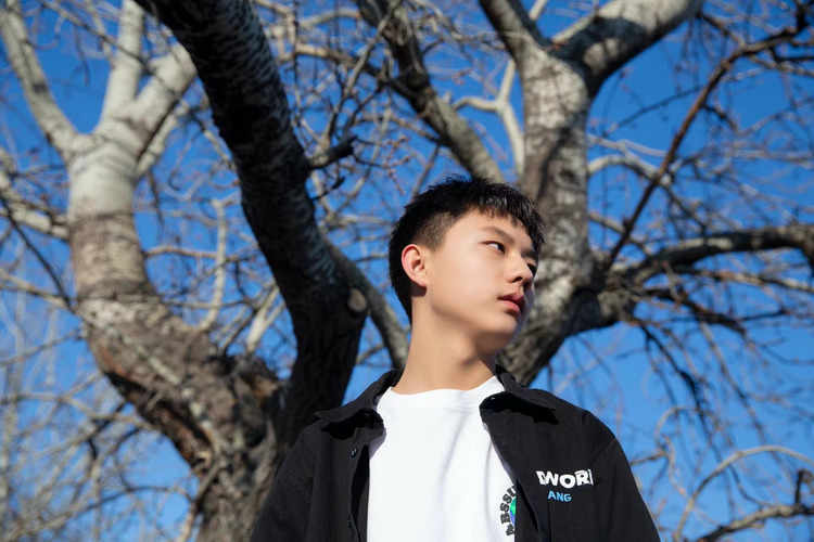 张子墨:“后Z世代”13岁唱作人,令人惊喜的后浪来了! - 专栏文章 - 网易云音乐