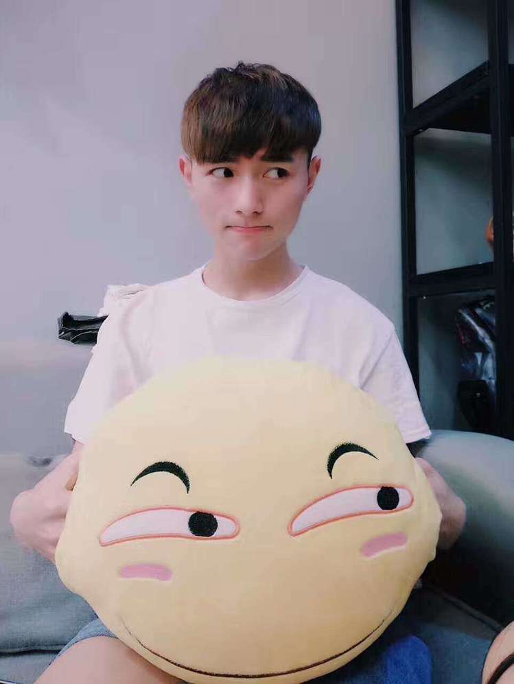 威仔那些歌里的经典歌词