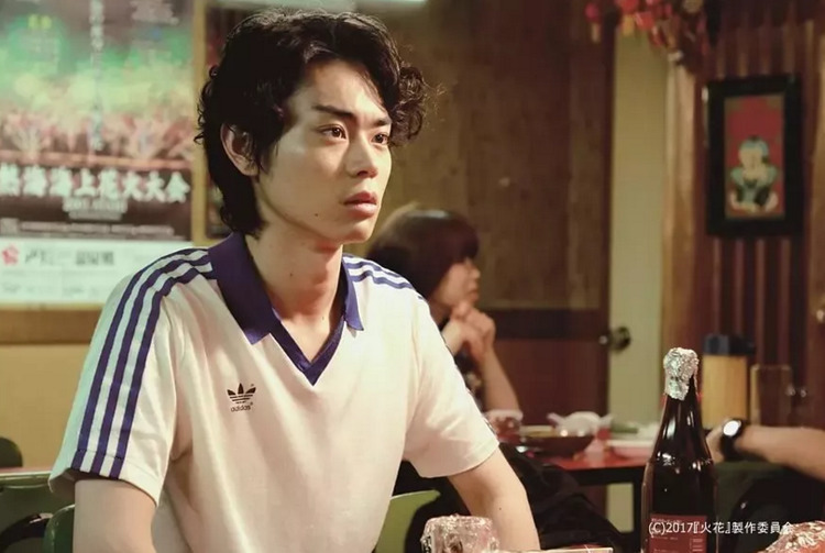 演技炸裂,潮男代表,他连唱歌也这么好听