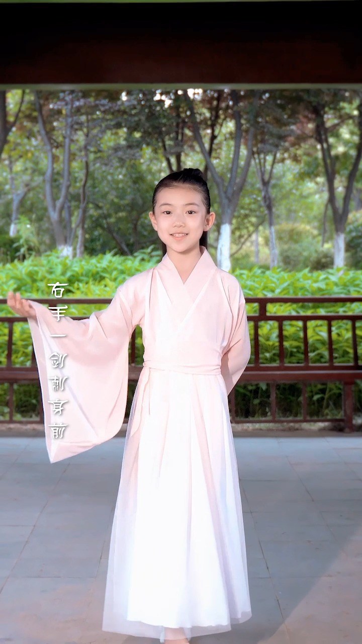 8岁小女孩向师傅报道唱《下山》好想回到2019年底.