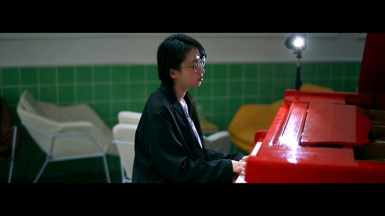  - 小姐姐钢琴弹唱《雪人》细腻歌声催人泪下，你否也感同身受？