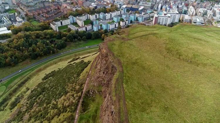  - 生活不易，唯有坚强