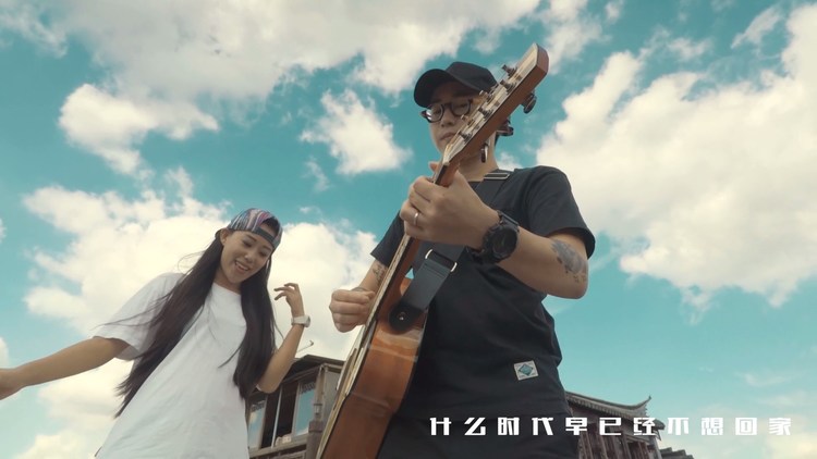 - 超美的景超好听的翻唱~弹唱版《浪人琵琶》