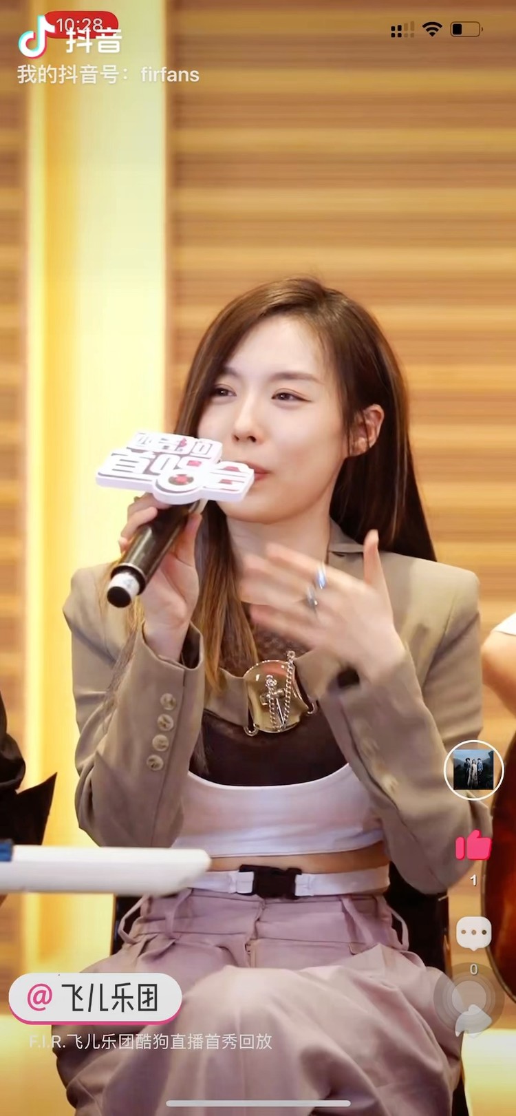 韩睿直播满足歌迷点歌清唱《someday》表达心声!