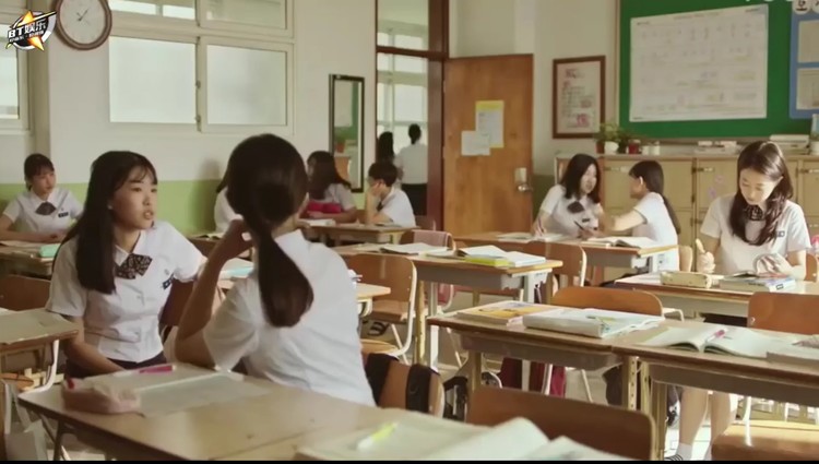  - 中学生合唱版《夜空中最亮的星》太美太好听，听一句就陶醉了