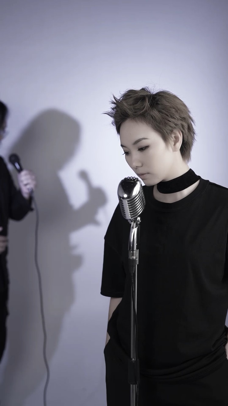 英崽翻唱最经典歌曲,重温爱情那时的样子