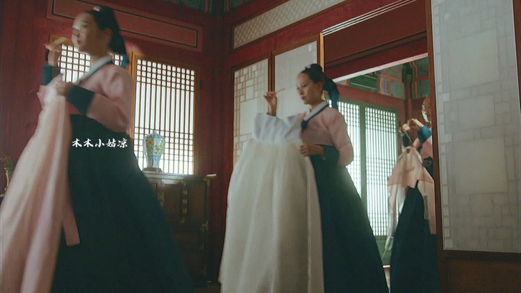  - 现代花心男和古代女子互换身体，过上了精致的娘娘生活