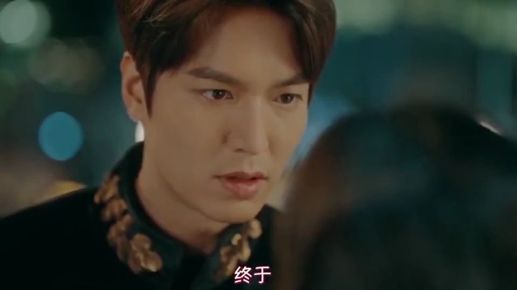 - 君主被当神经病,一颗纽扣证明地位