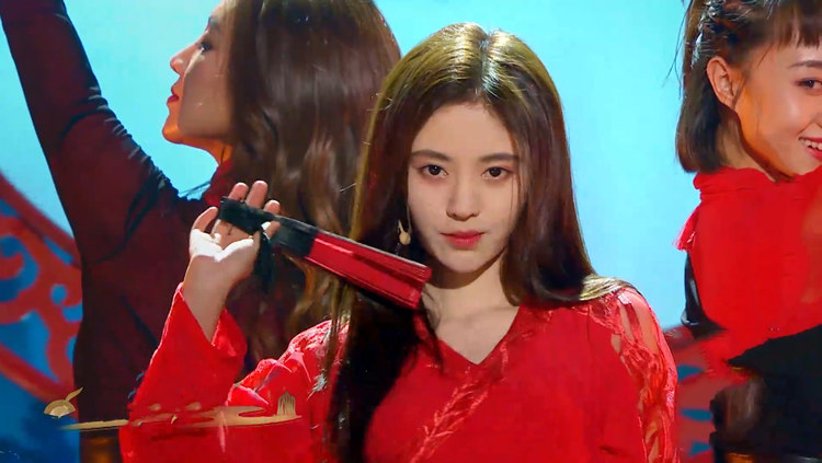 最近鞠婧祎伴舞《野狼disco》火了,真的太撩了,简直仙女下凡!